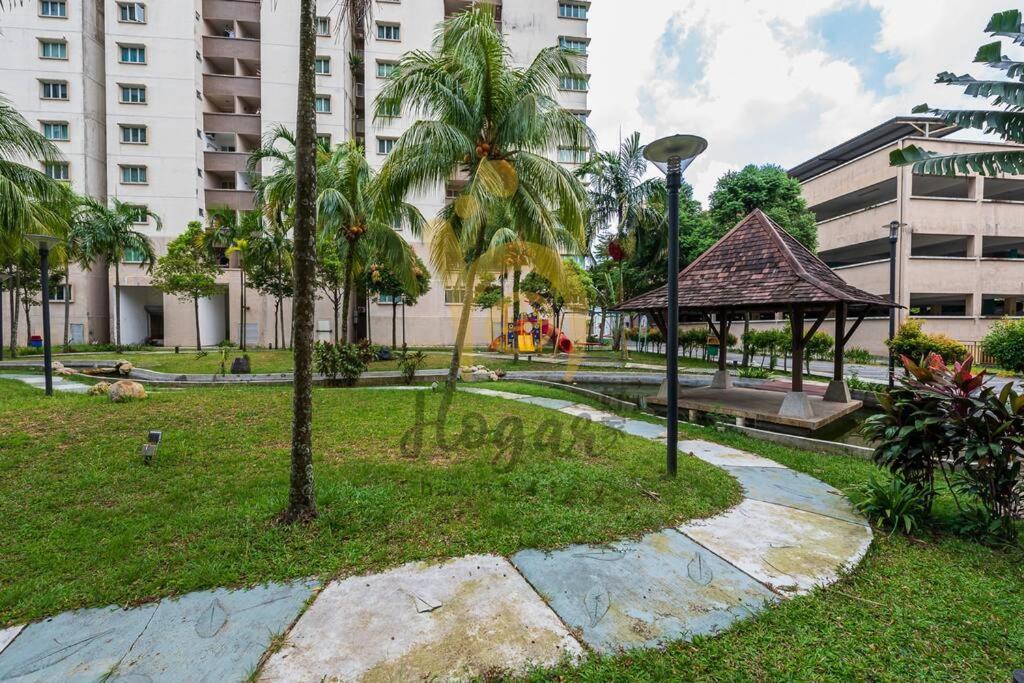 Cozy Resort-feel 3bedroom-bbq, Pool, Netflix 10pax Seri Kembangan