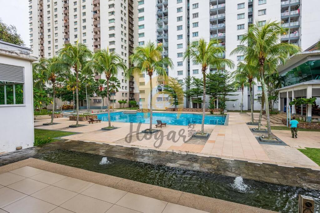 Cozy Resort-feel 3bedroom-bbq, Pool, Netflix 10pax Seri Kembangan