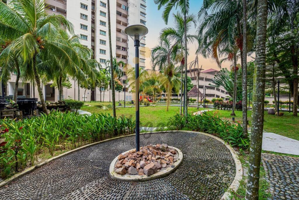 Cozy Resort-feel 3bedroom-bbq, Pool, Netflix 10pax * Seri Kembangan